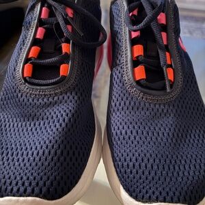 Women’s  Nike Air shoes size 7.  Like new!